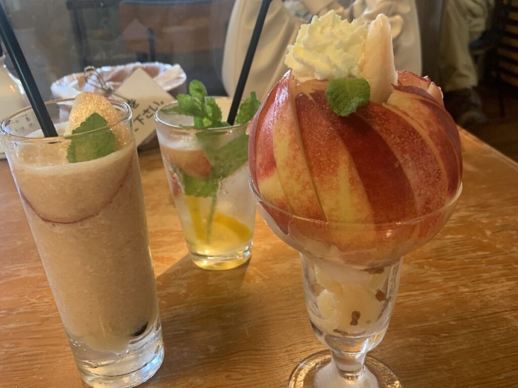 ラ・ペスカの桃パフェ