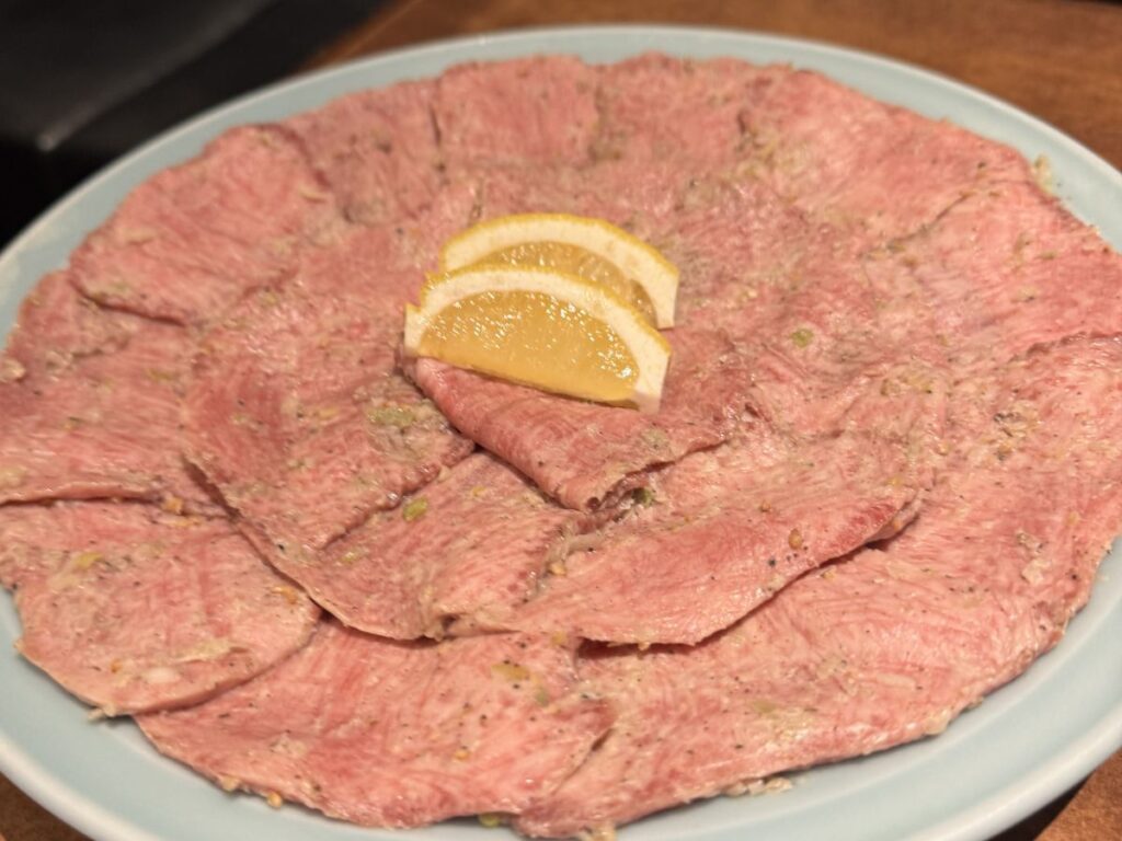 清龍苑の厚切り塩タン