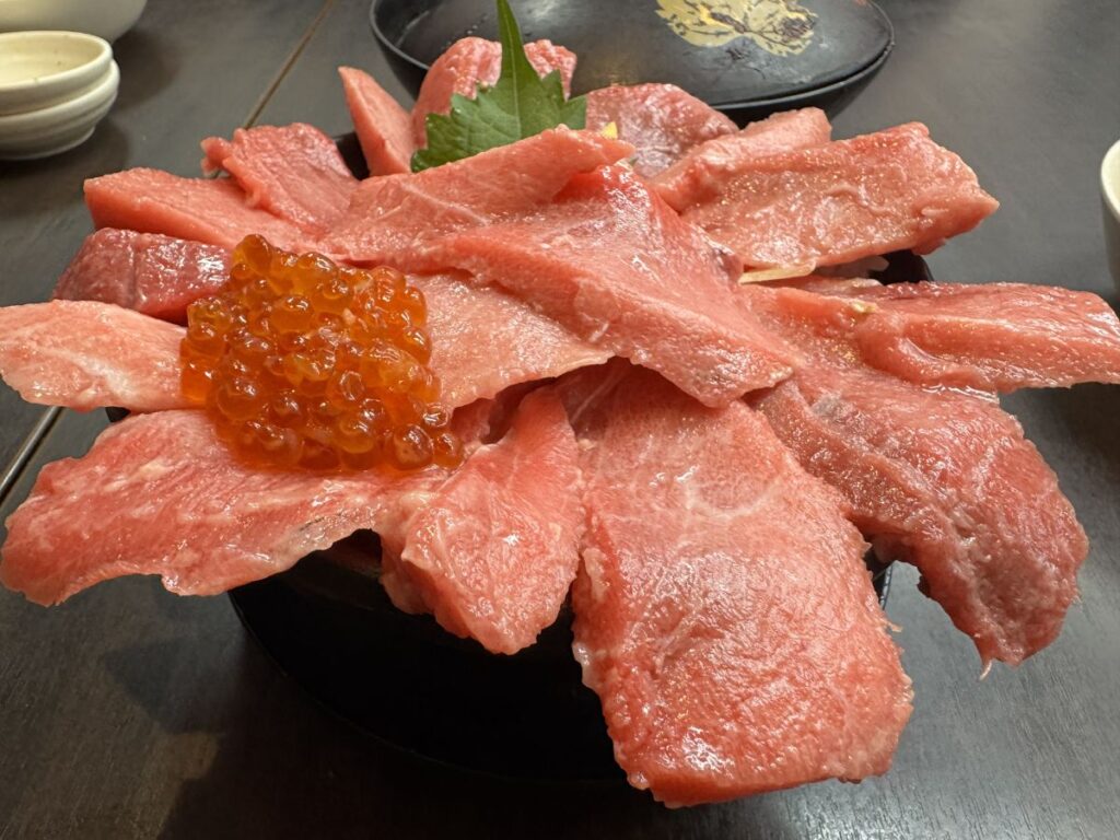 清水魚市場河岸の市まぐろ王国大ちゃんの中トロ丼