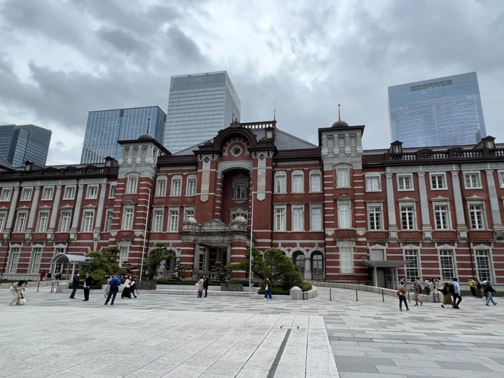 昼の東京駅