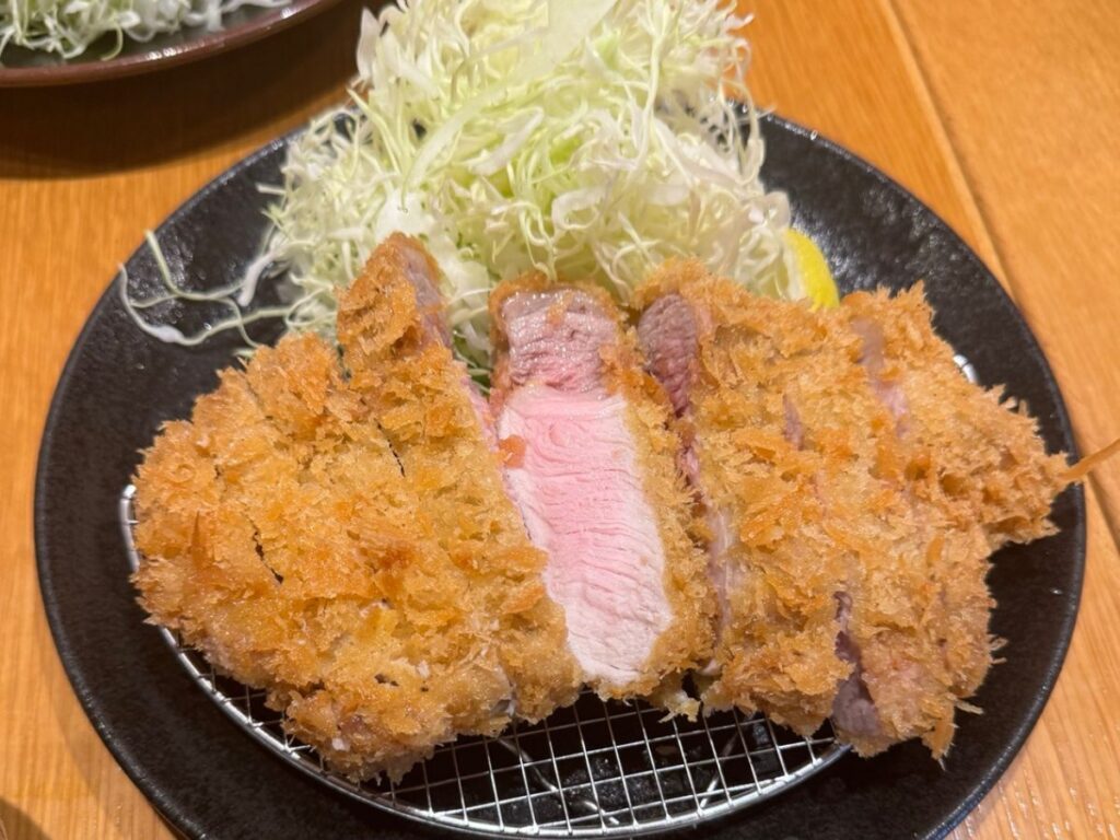 人形町「とんかつさくたろう」のロースかつ