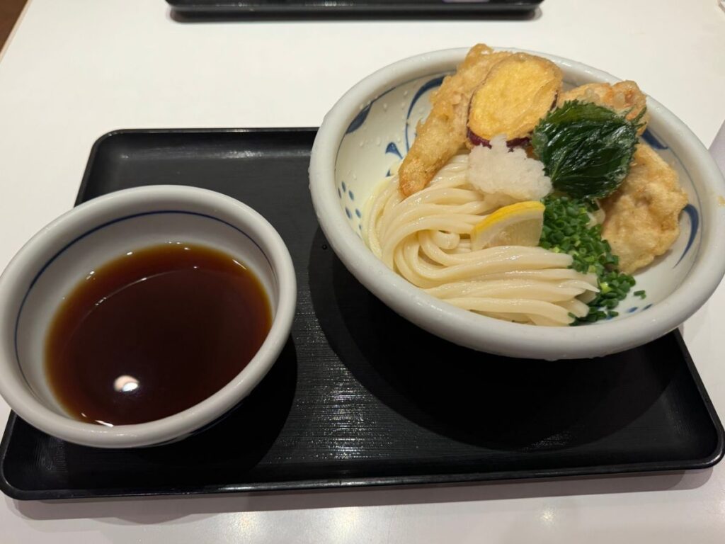 天ぷらと冷たいうどんのランチ