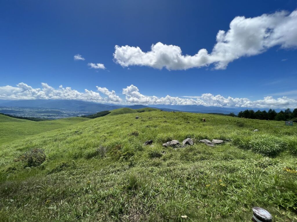 霧ヶ峰富士見台から望む長野の高原風景